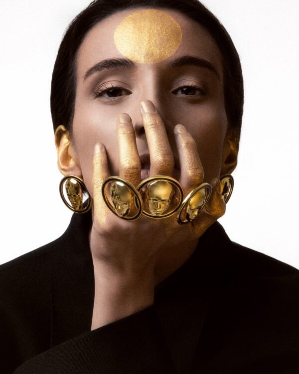 ბეჭედი "FACE IN A BLACK CIRCLE"