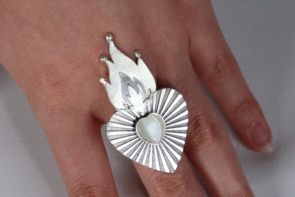 ბეჭედი, ცეცხლოვანი გული, თეთრი - "TM enamel Art"