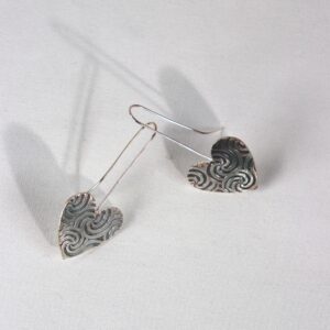 გულის ფორმის საყურე შავი წრეებით - "TM enamel Art"