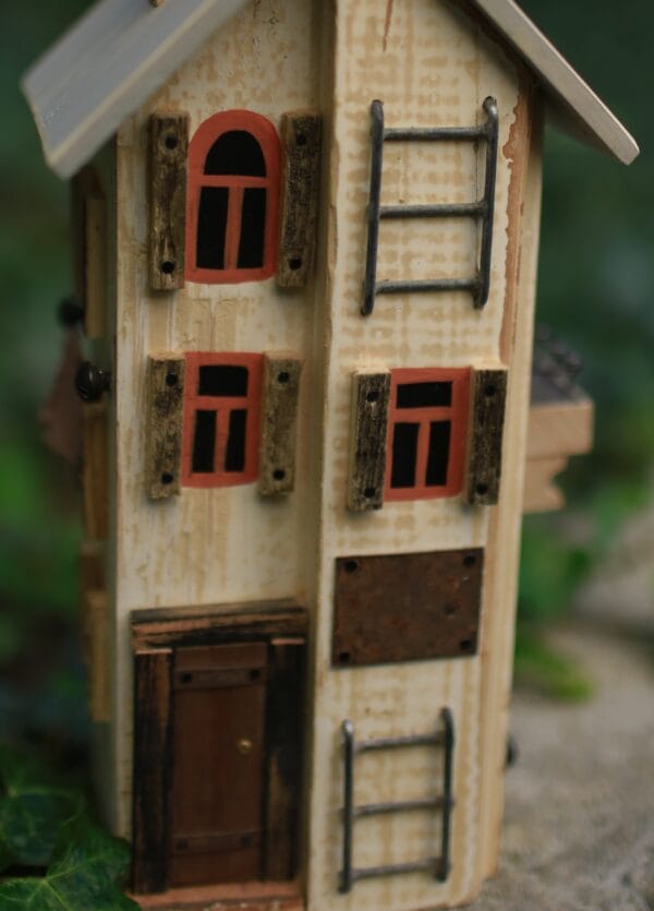 წიგნის დამჭერი "წიგნთსაყუდელი" -"Bamo • ბამო"