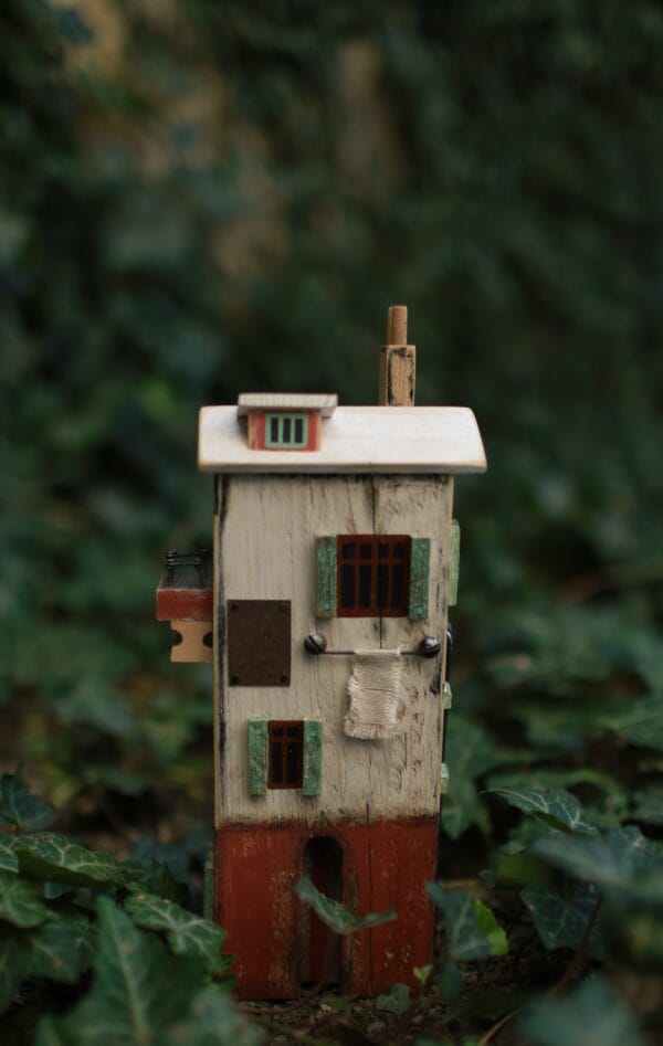 "მზისჩასვლისფერი სახლი" - Bamo