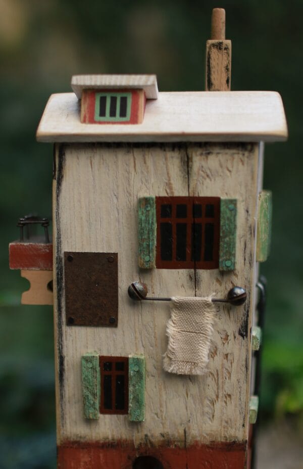 "მზისჩასვლისფერი სახლი" - Bamo