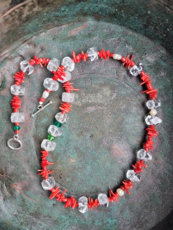 ყელსაბამი, წითელი ხალიჩა - "Bazaar Echoes"