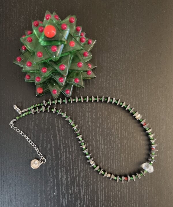 ყელსაბამი ახალი წლის ინსპირაციით – “Bazaar Echoes”