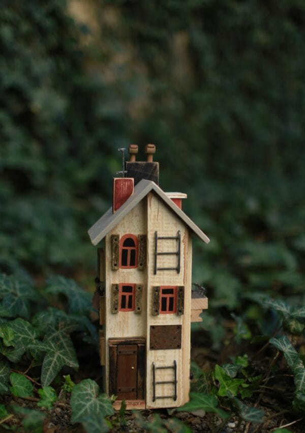 წიგნის დამჭერი "წიგნთსაყუდელი" -"Bamo • ბამო"