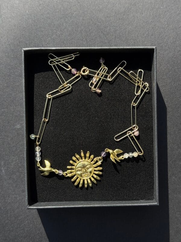 ყელსაბამი, მზე - "საჩუქარი"