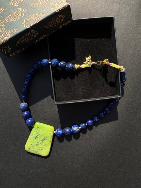 ყელსაბამი - "საჩუქარი"