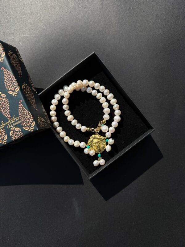 მარგალიტის ყელსაბამი ლომის გამოსახულებით - "საჩუქარი"