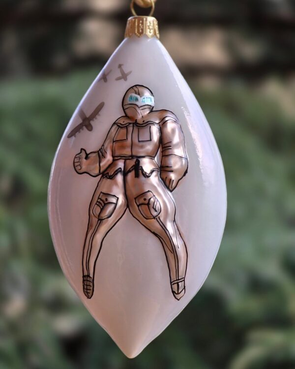 ნაძვის ხის სათამაშო, ფრთოსანი მღებავი - "Magic Factory • მეჯიქ ფექთორი"