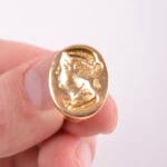 ბეჭედი ინტალიო ქალის გამოსახულებით - "ლეგენდა • Legenda"