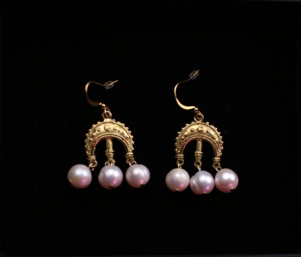 საყურე - "საჩუქარი"