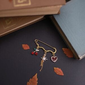 გულსაბნევი წითელი დეტალებით - "BiserNati • ბისერნათი"