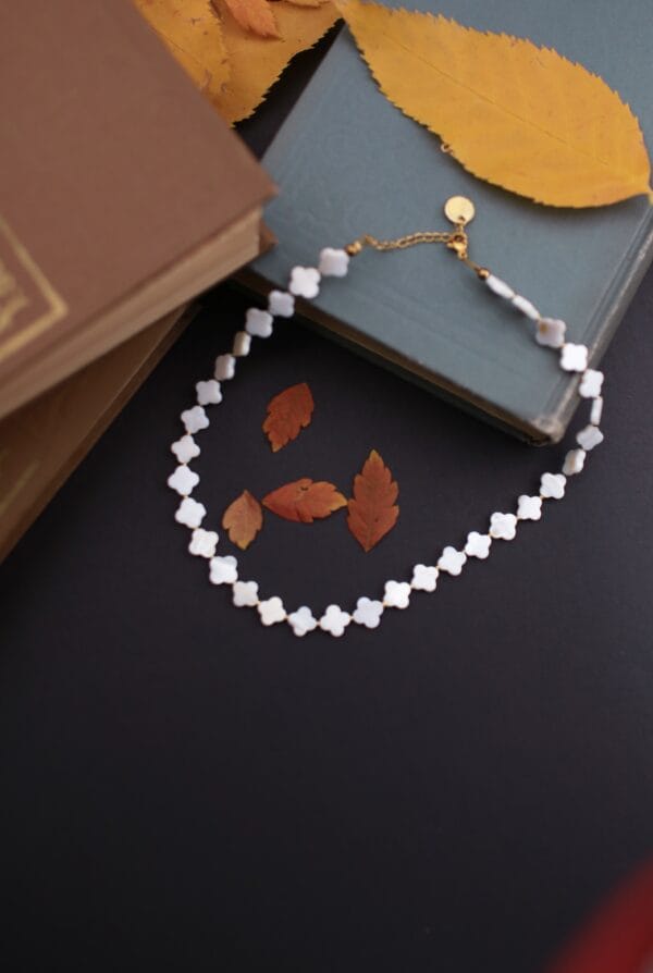 სადაფის ყელსაბამი, თეთრი - "BiserNati • ბისერნათი"