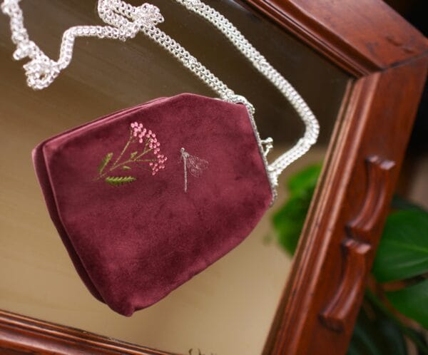 ხელით ნაქარგი ჩანთა - "ketevan karchava • ქეთევან ქარჩავა"