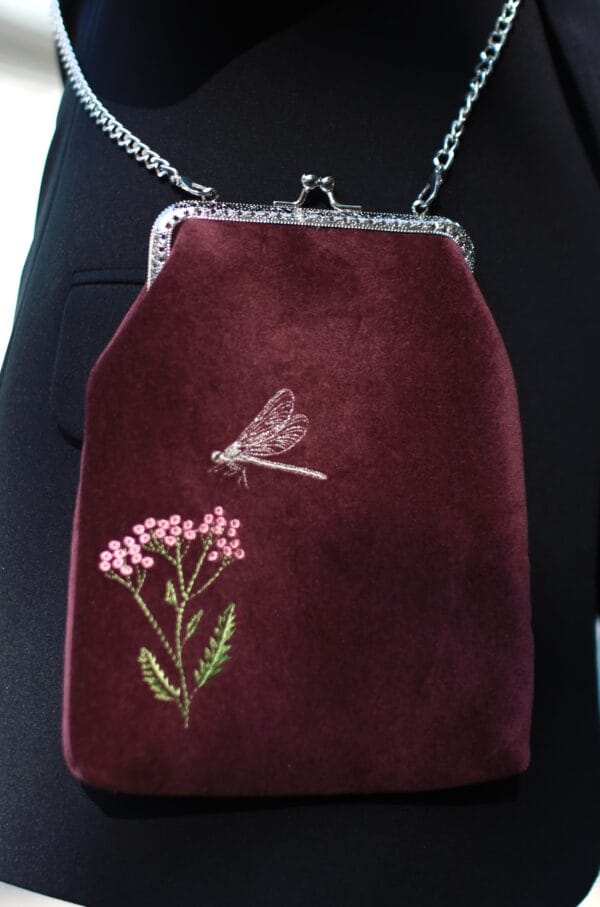 ხელით ნაქარგი ჩანთა - "ketevan karchava • ქეთევან ქარჩავა"