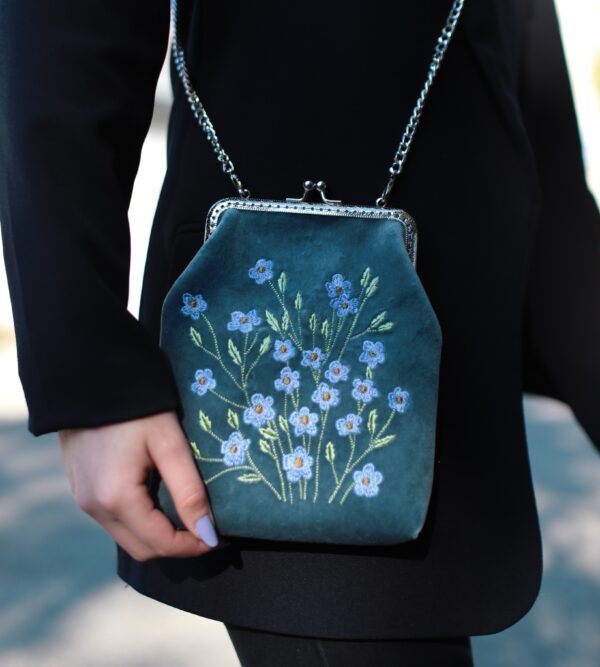 ხელით ნაქარგი ჩანთა, ცისფერი - "ketevan karchava • ქეთევან ქარჩავა"