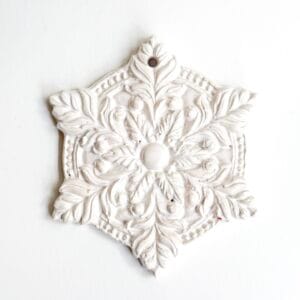 ნაძვის ხის სათამაშო, თეთრი ფიფქი - "Fey Ceramic Studio • ფეი კერამიკ სტუდიო"