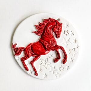 ნაძვის ხის სათამაშო, თეთრი ცხენი - "Fey Ceramic Studio • ფეი კერამიკ სტუდიო"