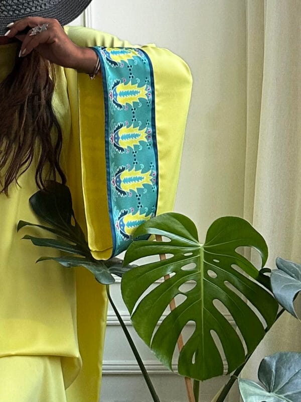 კიმონო დედოფალ მარიამ დადიანის მოსასხამის ორნამენტებით - "13 ვარ • I'm 13"