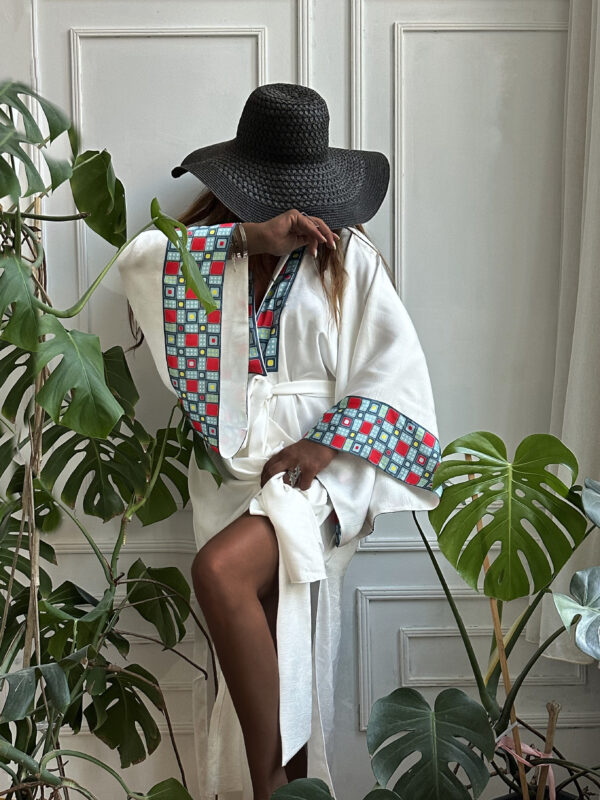 კიმონო დედოფალ მარიამ დადიანის მოსასხამის ორნამენტებით - "13 ვარ • I'm 13"