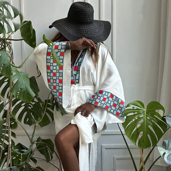 კიმონო დედოფალ მარიამ დადიანის მოსასხამის ორნამენტებით - "13 ვარ • I'm 13"