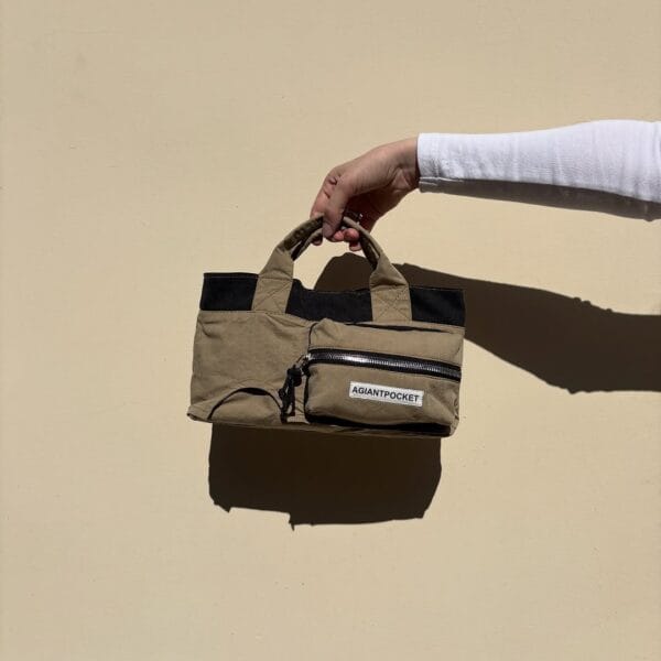 ჩანთა, haku - "A giant pocket"