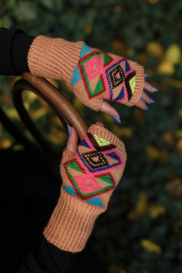 ხელთათმანი, ღია ვარდისფერი - "მზევინარი • Mzevinari"