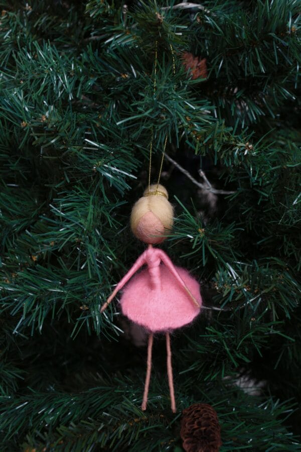 ნაძვის ხის სათამაშო, ვარდისფერი ბალერინა - "Sofi's Felt Art"