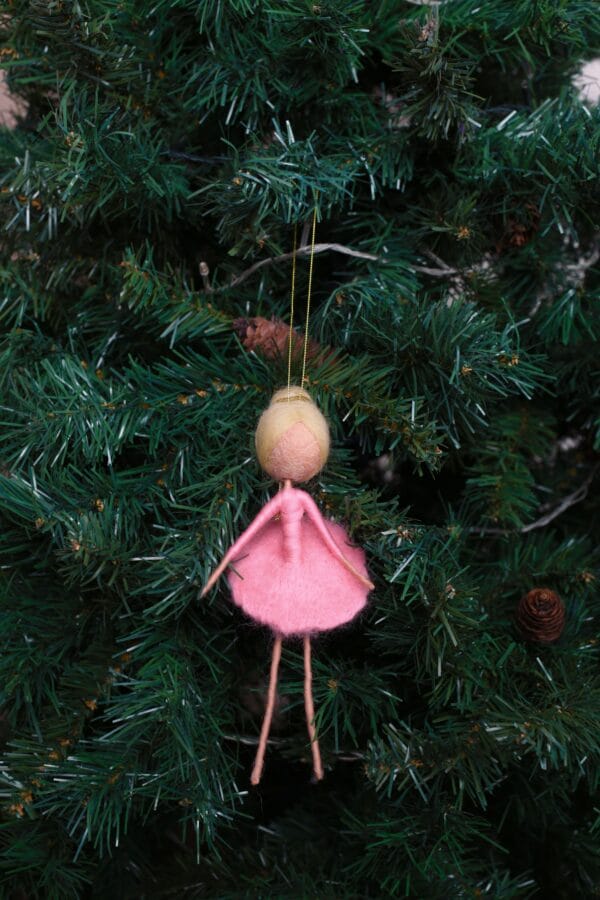 ნაძვის ხის სათამაშო, ვარდისფერი ბალერინა - "Sofi's Felt Art"