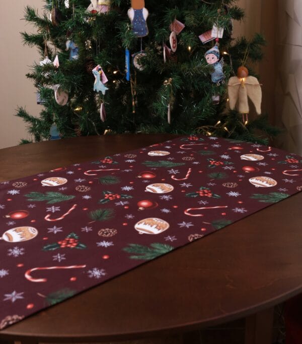 საახალწლო რანერი, იასამნისფერი