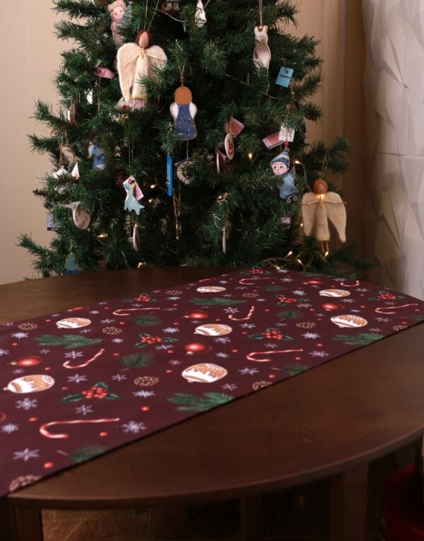 საახალწლო რანერი, იასამნისფერი