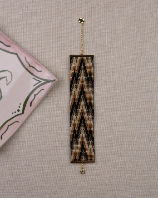 სამაჯური ყავისფერი დეტალებით - "Marblue • მარბლუ"