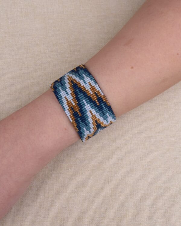 სამაჯური ცისფერი დეტალებით - "Marblue • მარბლუ"