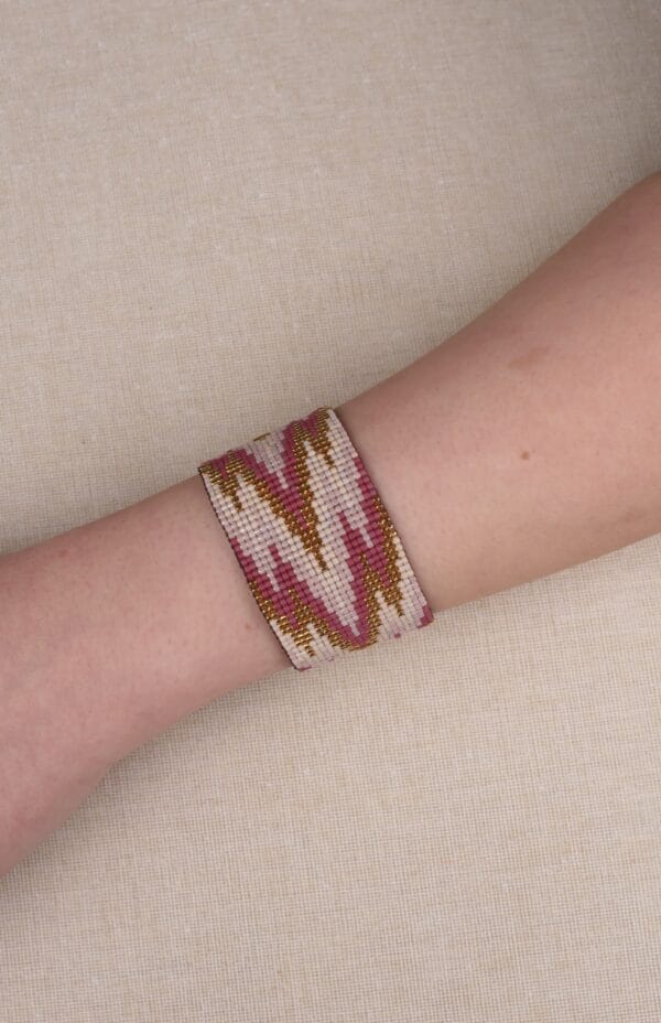 სამაჯური ვარდისფერი დეტალებით - "Marblue • მარბლუ"