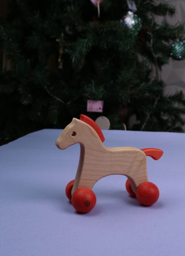 ხის სათამაშო ცხენი ბორბლებით – “ცაცია ოსტატი • Left-Handed Master”