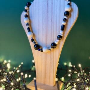 ყელსაბამი ლურჯი დეტალებით - "Tamri HandCreations"