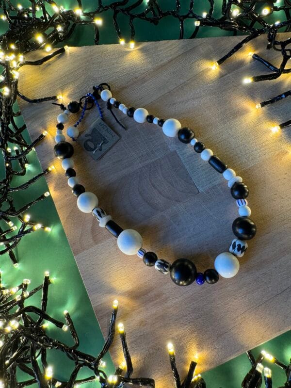 ყელსაბამი ლურჯი დეტალებით - "Tamri HandCreations"