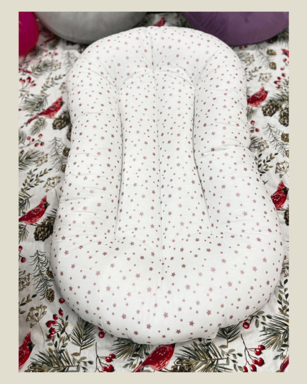 ბავშვის ლეიბი/ლაუნჯერი, თეთრი ვარდისფერში - "Etcetera • ბალიშების სალონი"