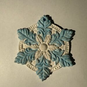 ნაძვის ხის სათამაშო, ცისფერი დეტალებით - "Fey Ceramic Studio • ფეი კერამიკ სტუდიო"