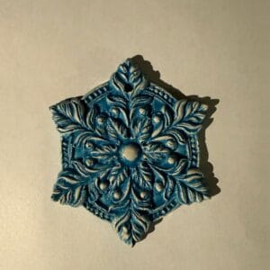 ნაძვის ხის სათამაშო, ლურჯი ფიფქი - "Fey Ceramic Studio • ფეი კერამიკ სტუდიო"