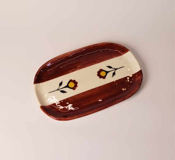 ოვალური თეფში დავით კაკაბაძის ნახატის მიხედვით - "ბაბალე • Babale"