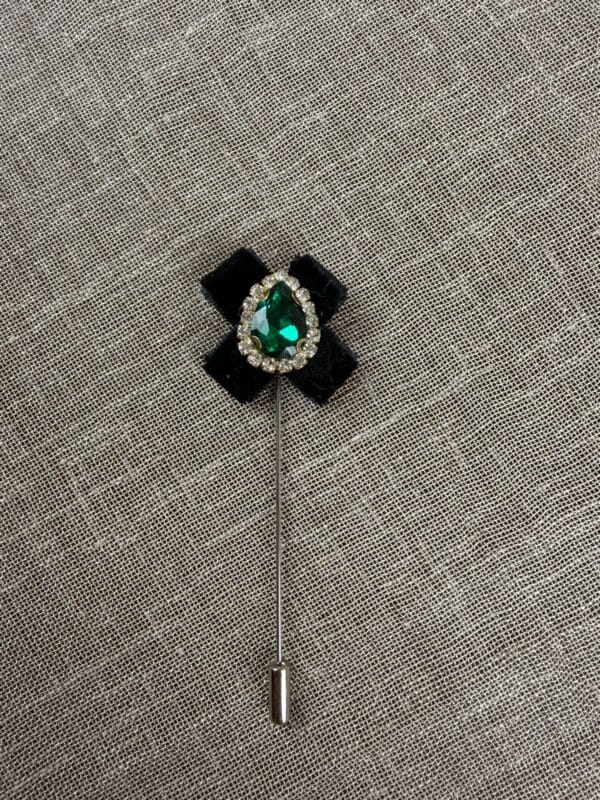 ხავერდის გულსაბნევი თვლით - "Maqmani Wood • მაქმანი ვუდი"