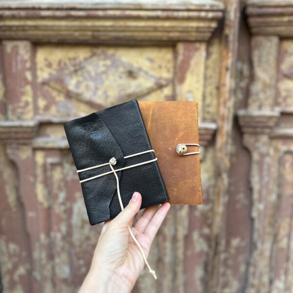 წიგნაკი ტყავის ყდითა და პიქტოგრამებით - "Tsignako • წიგნაკო"