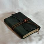 წიგნაკი გელათის მხატვრობის თემატიკითა და ტყავის ყდით - "Tsignako • წიგნაკო"