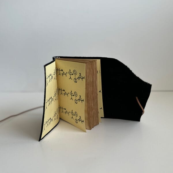 წიგნაკი ტყავის ყდითა და პიქტოგრამებით - "Tsignako • წიგნაკო"