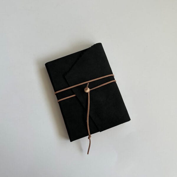 წიგნაკი ტყავის ყდითა და პიქტოგრამებით - "Tsignako • წიგნაკო"