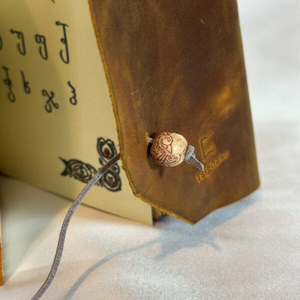 წიგნაკი ტყავის ყდით და ქართული ანბანის დიზაინით - "Tsignako • წიგნაკო"