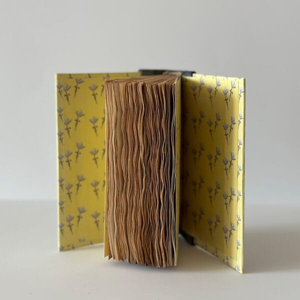 წიგნაკი გელათის ორნამენტით - "Tsignako • წიგნაკო"