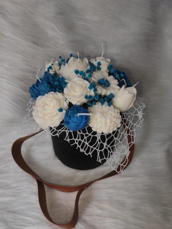 ლურჯი და თეთრი ყვავილების თაიგული - "Soul Flame • ხელნაკეთი არომატული სანთლები"