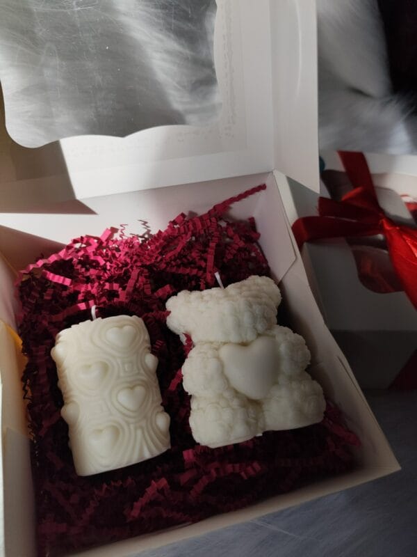 თეთრი დათვის და გულის სანთლები - "Soul Flame • ხელნაკეთი არომატული სანთლები"